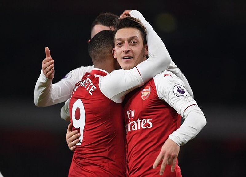 Luis Suarez kiến tạo