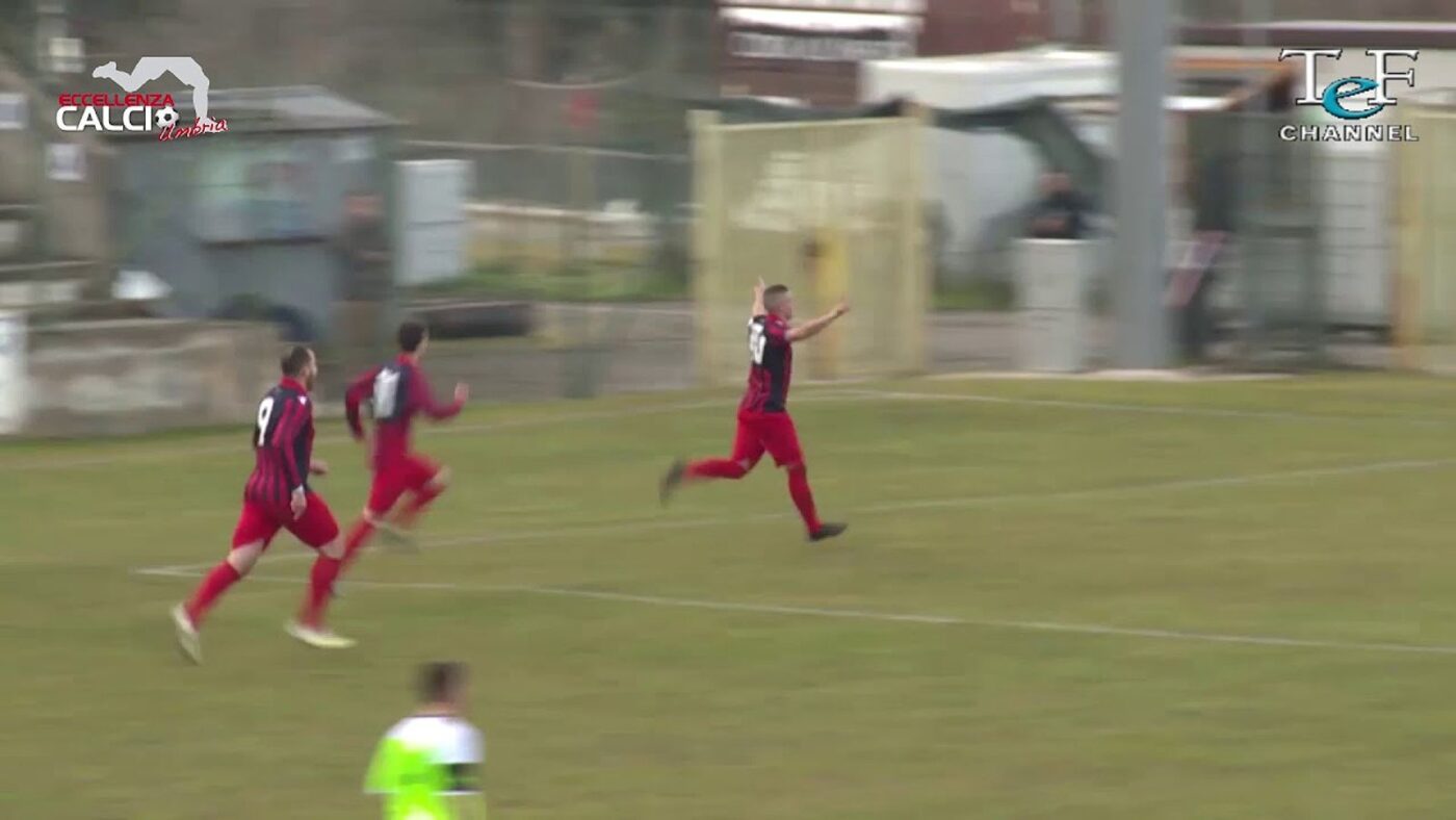 Michele Virgilio ăn mừng bàn thắng ghi được