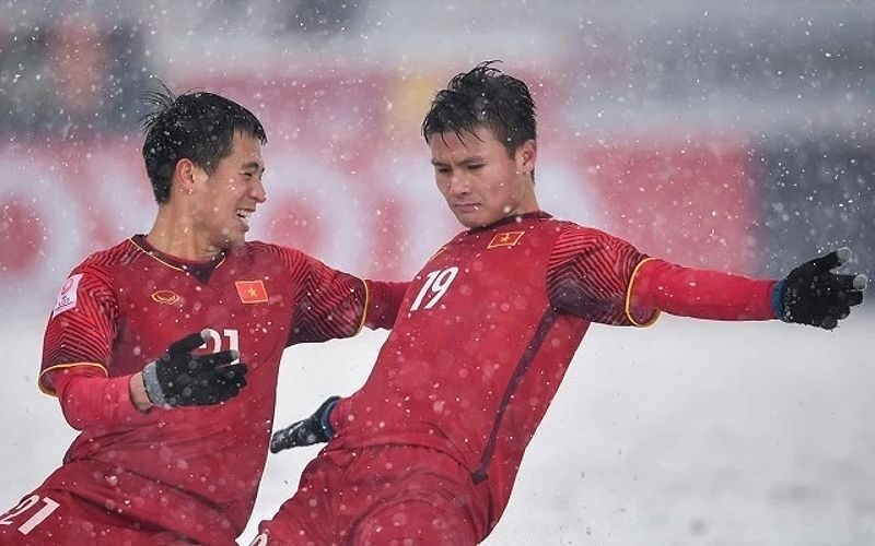 Pha lập công "Cầu vồng tuyết" của Quang Hải