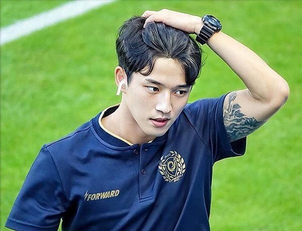 Vẻ đẹp "nam thần của Seung Won khiến nhiều fan nữ lụi tim