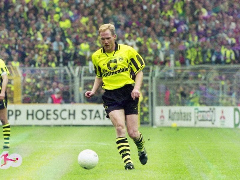 Matthias Sammer đang thi đấu cho Dortmund