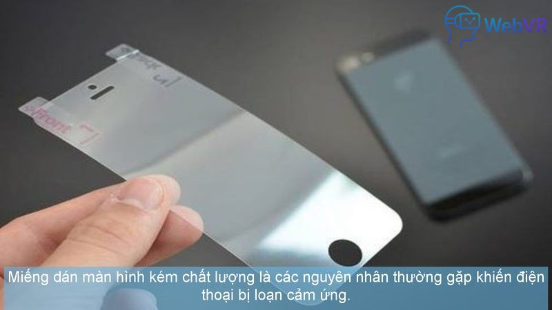 Miếng dán màn hình kém chất lượng là các nguyên nhân thường gặp khiến điện thoại bị loạn cảm ứng.