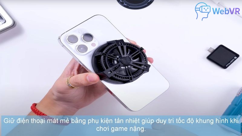Giữ điện thoại mát mẻ bằng phụ kiện tản nhiệt giúp duy trì tốc độ khung hình khi chơi game nặng.
